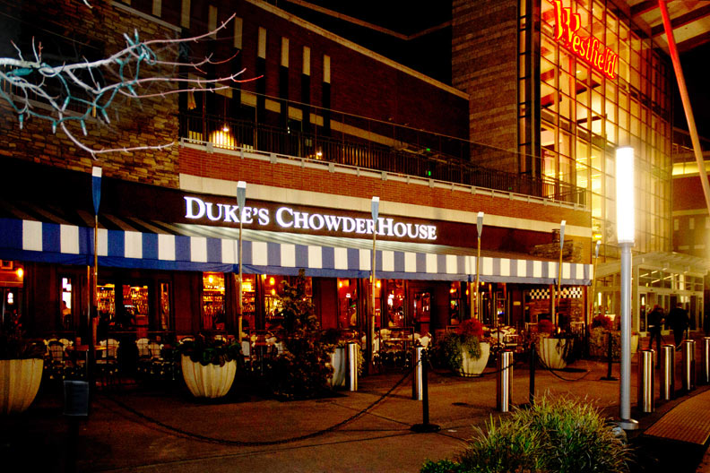 restaurant_outside_southcenter_001_web Duke's Seafood