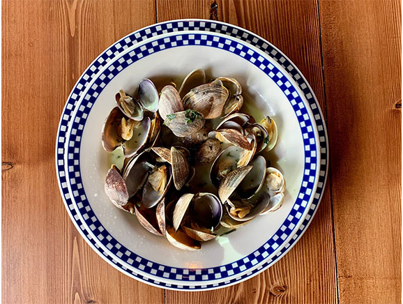 Duke's Seafood Bowl of Steamed Clams